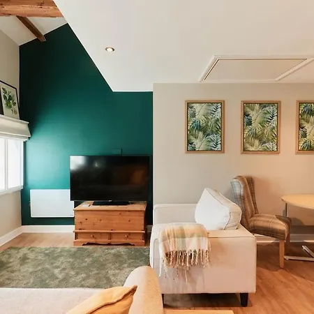 Appartement Chic 1br Flat With Parking-easy Access To Center