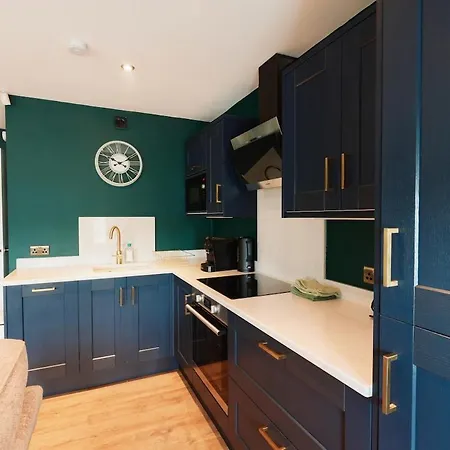 Chic 1br Flat With Parking-easy Access To Center