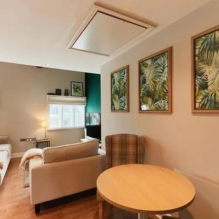 Chic 1br Flat With Parking-easy Access To Center