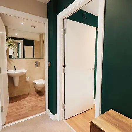 Chic 1br Flat With Parking-easy Access To Center *
